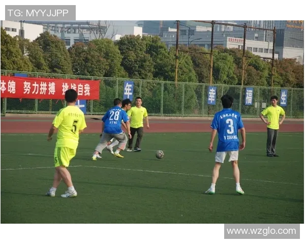 武汉足球队在全国耐力排行榜中荣登第三名展现出强大实力与拼搏精神